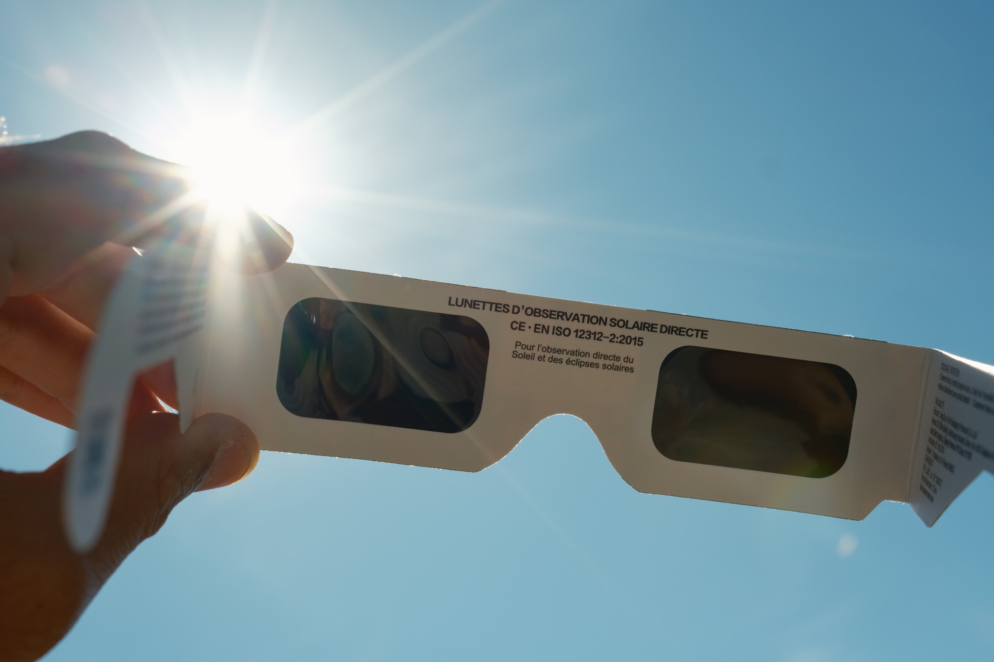 🌑 [ J-1 avant l’éclipse solaire ! ]☀️📅 Demain, mercredi 12 août, venez vivre ce moment exceptionnel à @valauperche61260 !🔭 Rendez-vous à partir de 18h30 au Chêne Vert à Mâle pour observer l’éclipse avec Perche Astronomie et des passionnés qui vous accompagneront dans cette découverte.🕶️ Des lunettes d’observation seront disponibles sur place !👉 Un rendez-vous à ne pas manquer en famille ou entre amis.On vous attend nombreux ! 🌞✨#ValAuPerche #EclipseSolaire #Perche #Astronomie