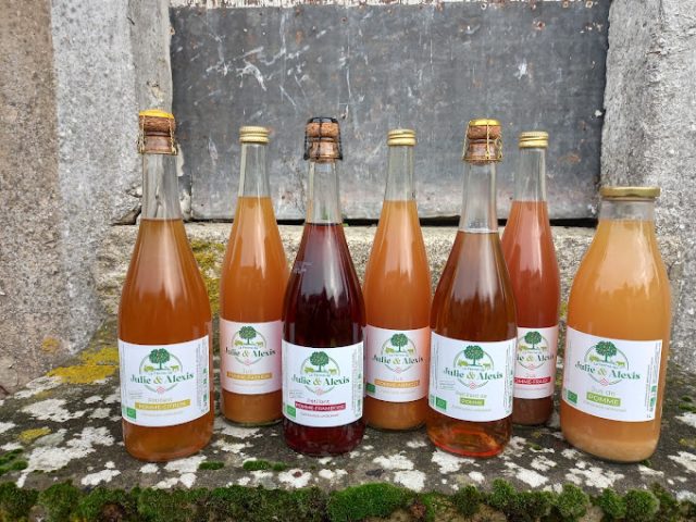 🧺🍅 [ Marché des producteurs - Dimanches Gourmands – DIMANCHE 30 AOÛT à @valauperche61260 ]🍎🥖Envie de local, de bon et de convivial ? 😋Rendez-vous dimanche 30 août pour notre Marché des producteurs, place des Teilleuls au Theil-sur-Huisne !🧑‍🌾 Au programme, de nombreux produits locaux et artisanaux :☕ Café torréfié
🍪 Biscuits artisanaux
🥚 Œufs fermiers
🥖 Pain
🍎 Jus de fruits
🐐 Fromage de chèvre
🍏 Cidre
🍺 Bière
🥩 Charcuterie
🍯 Miel
💐 FleursC’est le moment de venir faire vos courses autrement, rencontrer ceux qui produisent près de chez nous et découvrir de bonnes choses à déguster.👉 Venez en parler autour de vous, invitez vos voisins, vos amis et votre famille !📅 Dimanche 30 août
📍 Val-au-Perche#ValAuPerche #MarchéDesProducteurs #ProduitsLocaux #CircuitCourt #LePerche #ConsommerLocal
