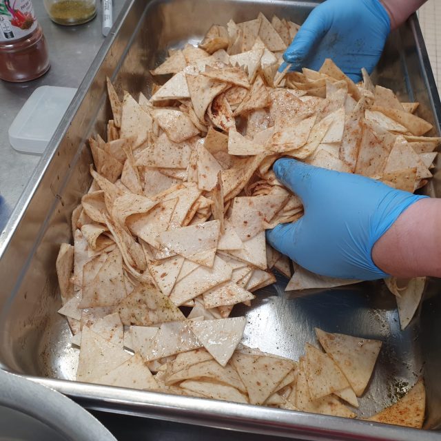 🍎 [ @valauperche61260 : découvrez les menus de la restauration scolaire de la semaine prochaine !] 🥗Aujourd'hui, les enfants ont pu voyager le temps d’un repas avec notre menu mexicain 🌮🌶️ !
Retour en images sur ce moment gourmand et coloré 📸Et maintenant, place à la semaine prochaine ! 🍽️📅 Découvrez dès maintenant les menus de la restauration scolaire de Val-au-Perche et préparez-vous à une nouvelle semaine de repas savoureux, confectionnés avec soin et en privilégiant de bons produits locaux 🍎🥕🥖👉 Retrouvez les menus et toutes les informations de la restauration scolaire sur : valauperche.fr/la-restauration-scolaire😋 Bon appétit à tous !#ValAuPerche #VieScolaire #RestaurationScolaire #Cantine #Menu #PNRPerche #Orne #Perche #Normandie #LePerche #ProduitsLocaux