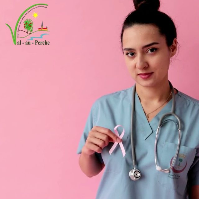 🎀 [ @valauperche61260  en rose : ensemble, on ose ! ]À l’occasion d’Octobre Rose, la Ville de Val-au-Perche et l'ADMR vous donnent rendez-vous le dimanche 18 octobre 2026 pour un après-midi placé sous le signe de la solidarité, de la prévention et du sport. 💗🏃‍♀️🚶‍♂️ Marche & Course – 6 km
📍 L’Hermitière – Salle polyvalente Bernadette Lallier
🕝 Départ à 14h30
🎀 Ateliers et échauffement dès 13h30Que vous soyez coureur, marcheur, sportif habitué ou simplement désireux de participer à une belle action collective, venez partager ce moment en famille ou entre amis !💗 Tarif : 7 €
👧 Gratuit pour les moins de 12 ans
🍰 Un goûter sera offert à tous les participants.L’intégralité des bénéfices sera reversée au profit de la Ligue contre le cancer.👉 Les inscriptions sont ouvertes sur HelloAsso ou auprès de l’ADMR – 11 rue de la Vallée, Le Theil – 02 37 49 61 38.🎥 Découvrez la vidéo de présentation de cette journée et faites passer le message autour de vous !À Val-au-Perche, en octobre, on voit la vie en rose… et surtout, on avance ensemble ! 💗🎀#ValAuPerche #OctobreRose #EnRoseEnsembleOnOse #MarcheCourse #LutteContreLeCancer #LigueContreLeCancer #Solidarité #Prévention #ValAuPercheEnRose