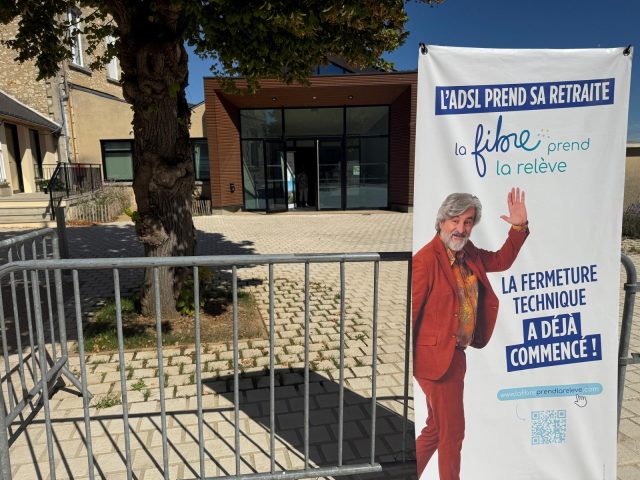 📡 [ Le forum d’information sur la fibre a commencé @valauperche61260 ! ]Depuis 14h, la salle Jean Beaudoux accueille le forum d’information consacré à l’arrivée et au déploiement de la fibre.💡 Vous avez des questions sur la fibre, le raccordement de votre logement ou les démarches à effectuer ? Les intervenants sont présents pour vous informer et répondre à vos questions.📍 Salle Jean Beaudoux - Le Theil
🕑 Aujourd’hui, de 14h à 17h30👉 N’hésitez pas à venir vous renseigner !#Fibre #ValAuPerche #Information #Numérique #TrèsHautDébit
