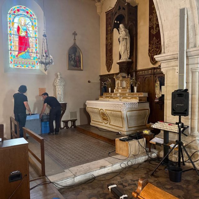 🎶 [ C’est ce soir ! Le Septembre Musical à @valauperche61260 ] 🎶La régie est déjà à pied d’œuvre pour installer la scène et préparer le concert de ce soir dans notre église ! 🎼✨Et à l’occasion de cette belle soirée musicale, nous aurons également le plaisir de mettre à l’honneur les participants et les gagnants du concours de dessins et d’écriture. ✍️🎨Leurs créations seront exposées dans l’église et pourront être découvertes par le public tout au long de la soirée.Une belle façon de célébrer ensemble la musique, la créativité et le talent de nos participants ! 👏📍 Rendez-vous ce soir à l’église Notre Dame de l'Assomption - Le TheilNous vous attendons nombreux pour partager ce joli moment culturel !#ValAuPerche #SeptembreMusical #Culture #Concert #Concours #Dessin #Écriture #ValAuPercheCulture