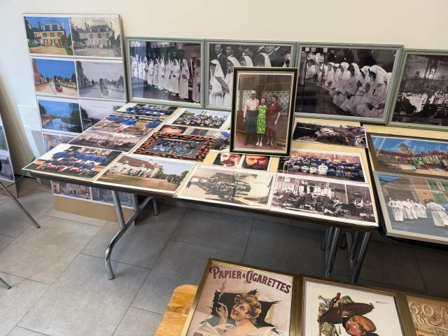 📮🎨 [ Derniers jours pour découvrir l'exposition ! ]🎨📮Vous n’avez pas encore eu l’occasion de la découvrir ? Il est encore temps !L’Association des Mémoires Theilloises vous propose actuellement une belle exposition autour des cartes postales anciennes et des visages colorisés et animés. Une façon originale de redécouvrir notre histoire, nos habitants et notre patrimoine local à travers des images qui prennent vie. ❤️📍 Local éphémère
📅 Exposition visible jusqu’à dimanche 04 octobre
🕧 9h - 12h et 14h - 18h👉 Profitez de ce week-end pour venir faire un petit voyage dans le passé et découvrir ou redécouvrir ces visages et ces souvenirs du Theil !📸 Une exposition à ne pas manquer avant sa fermeture dimanche !N’hésitez pas à partager autour de vous 😊#MémoiresTheilloises #ValAuPerche #LeTheil #Exposition #CartesPostales #Patrimoine #HistoireLocale #LocalÉphémère
