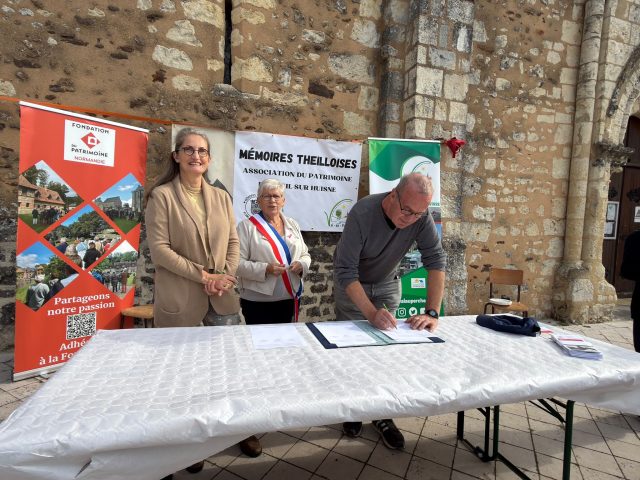 [ Un nouveau projet de sauvegarde du Patrimoine prend vie💧 à @valauperche61260 ! ]📍 Place des Teilleuls, au Theil, le puits du Theil témoigne d’une époque où il faisait partie du quotidien des habitants. Aujourd’hui, l’Association des Mémoires Theilloises, la Fondation du Patrimoine et  la Commune de Val-au-Perche s’unissent pour lui redonner toute sa place au cœur du village.🤝 La convention a été officiellement signée dimanche, marquant le lancement d’une collecte de dons pour participer à sa restauration.🔨 Le projet prévoit :
• la restauration de la couronne du puits
• la sécurisation de l’ouverture grâce à une grille de protection
• la mise en lumière de sa cavité🌿 Préserver notre patrimoine, c’est préserver notre histoire et notre identité. Et chacun peut contribuer à cette démarche, habitants, amoureux du patrimoine, entreprises ou simplement personnes attachées au Theil et à Val-au-Perche.💗 Chaque don, quel que soit son montant, peut aider à faire revivre ce témoignage de notre passé.👉 Vous souhaitez participer à la restauration du puits du Theil ?
Faites un don auprès de la Fondation du Patrimoine :
https://www.fondation-patrimoine.org/les-projets/puits-du-theil-sur-huisne-a-val-au-perche/105479📞 Pour en savoir plus sur le projet :
Jean-Pierre Fauvellière, Président des Mémoires Theilloises
06 40 78 02 01 - fauvelliere.jp@orange.fr#ValAuPerche #LeTheil #Patrimoine #MémoireTheilloise #FondationDuPatrimoine #PatrimoineLocal #SauvegardonsNotrePatrimoine #MémoireCollective #Orne