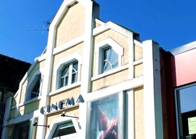 Devanture extérieure du cinéma Saint Louis