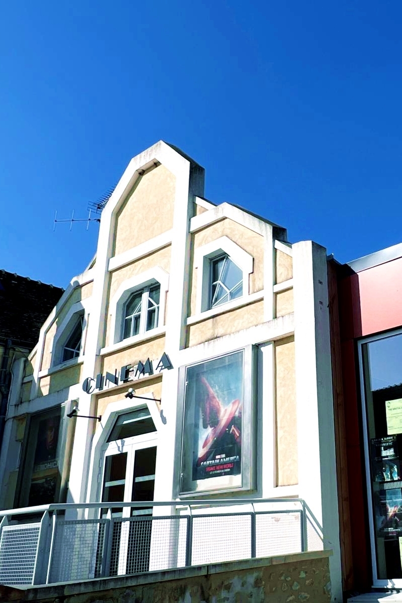 Devanture extérieure du cinéma Saint Louis