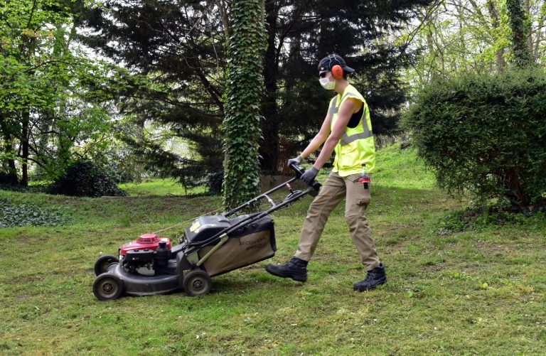 Entretien Espace vert2 768x501