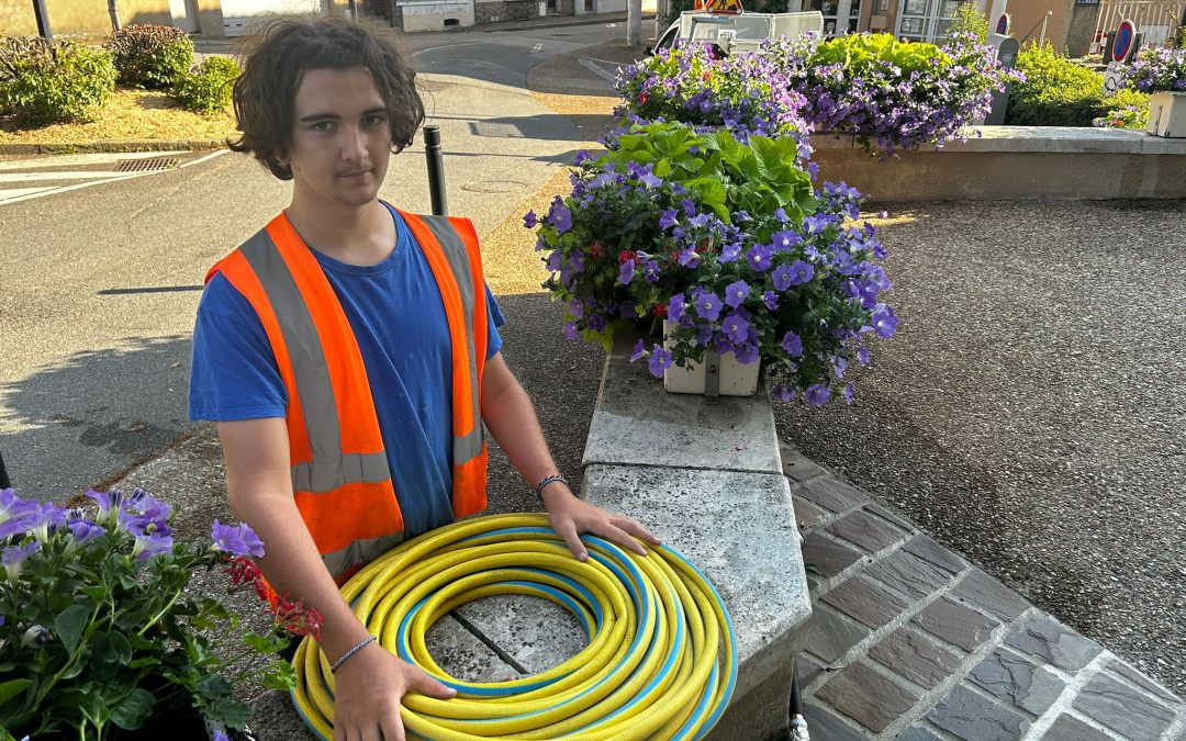 La ville de Val-au-Perche accueille 6 jeunes en job d’été
