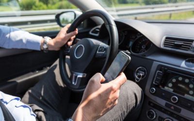 Le téléphone au volant peut entraîner une suspension administrative du permis de conduire.
